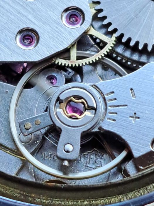 Relógio de pulso de homem, marca UTINA