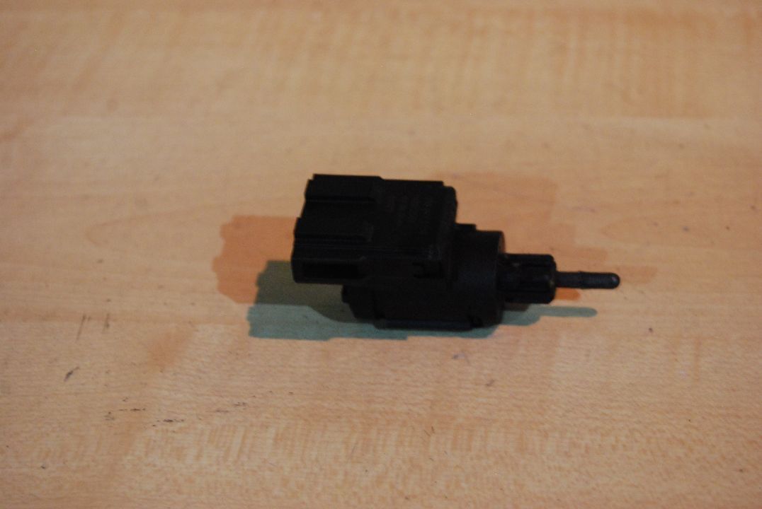 CZUJNIK STOP 3B0945511A 3B0945511 3B0945511B VW GOLF V AUDI SEAT