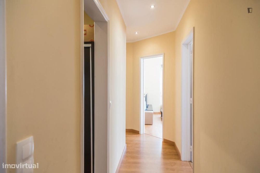 Quarto - localizado em Entrecampos Lisbon