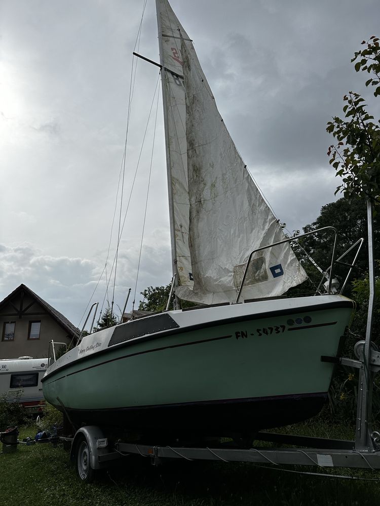 Jacht żaglowy Wegu Happy Sailing Star HS żaglówka kabinowy przyczepka