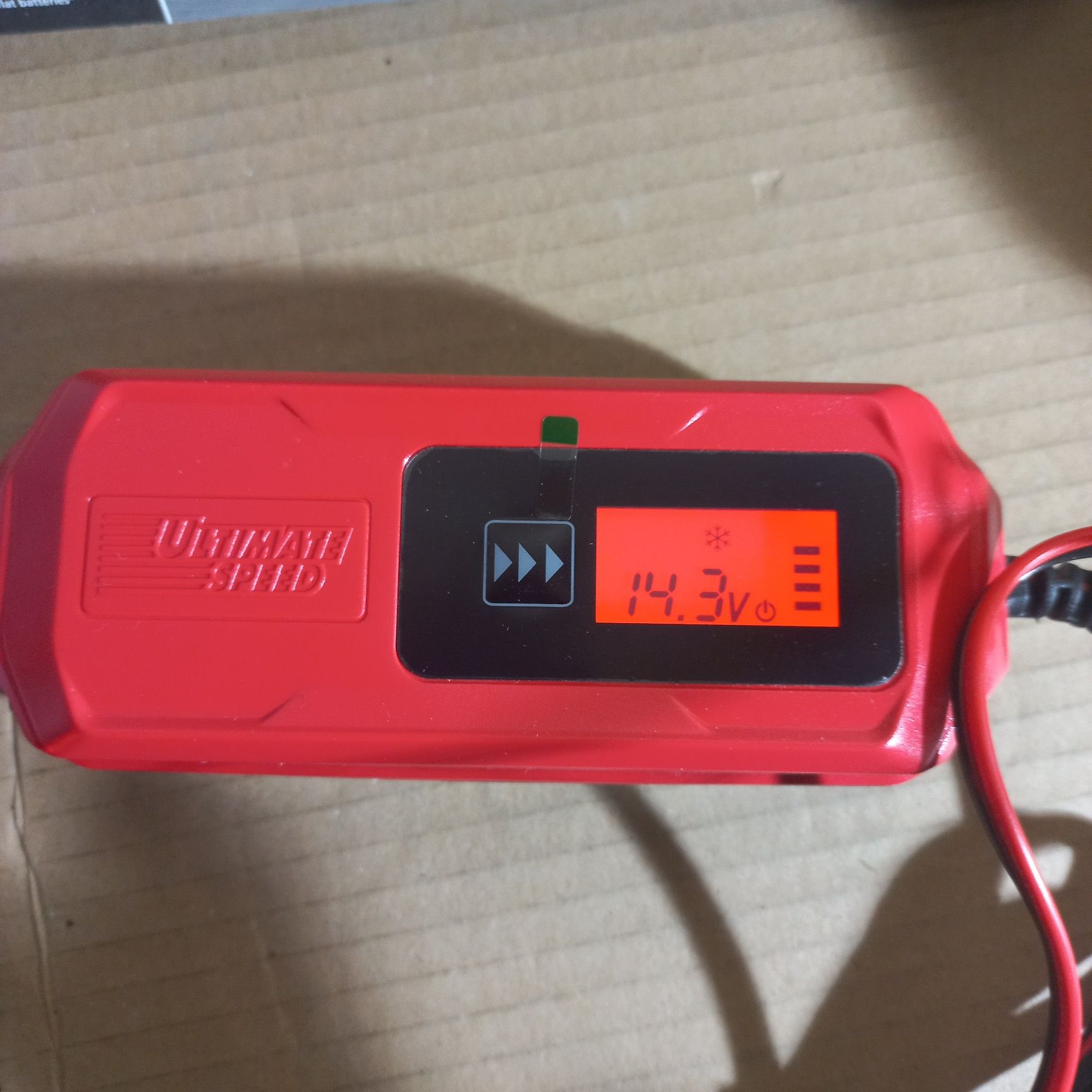 Імпульсне інтелектуальне зарядне для авто та мото акумуляторів ULTIMAT