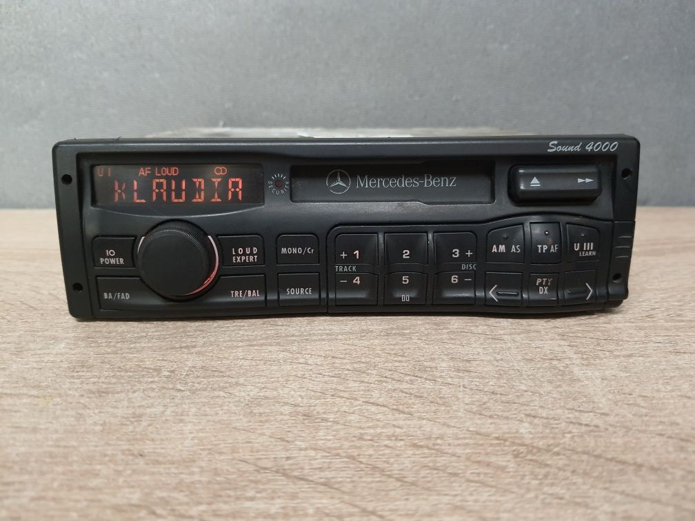 Radio samochodowe Mercedes Sound 4000 + kod Vito W124 W202 W208 W210