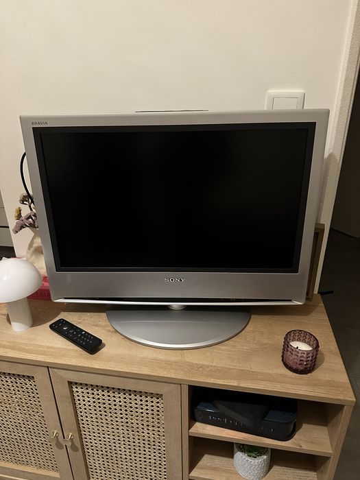 Televisao Sony Bravia (aproximadamente 30 polegadas)