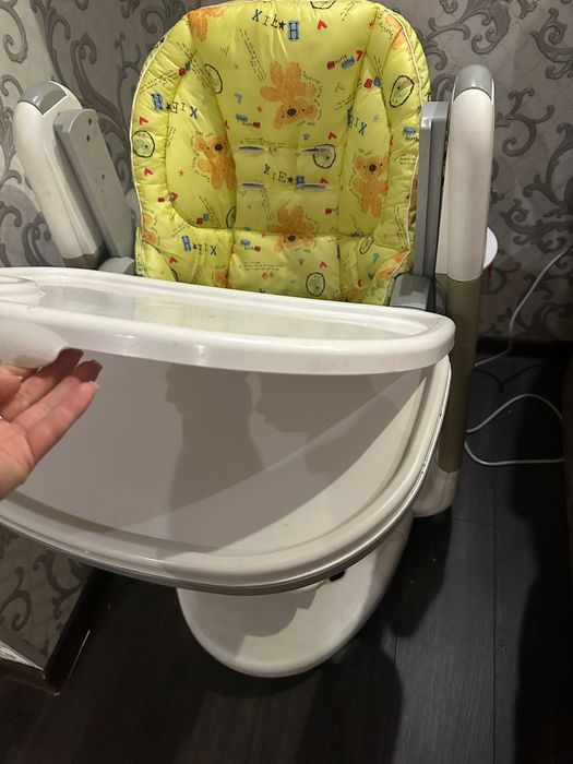 Столик для годування