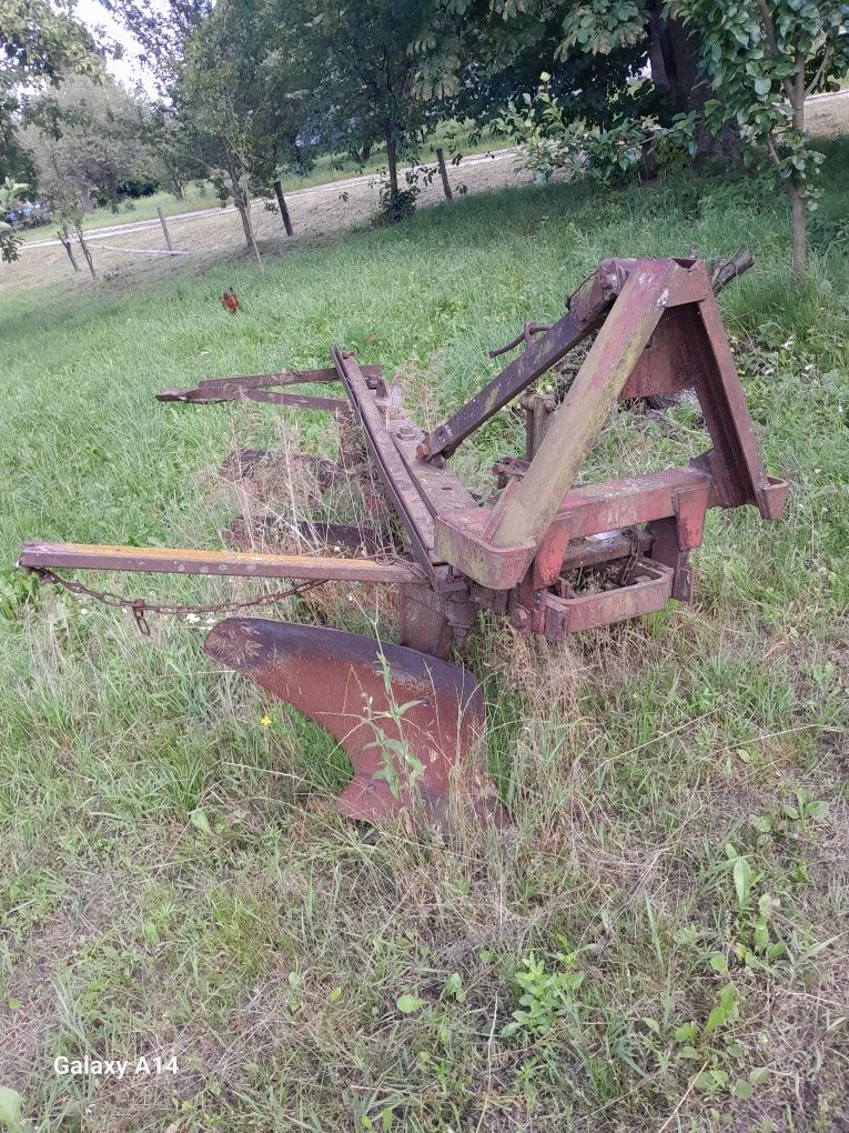 Продається плуг  плн 3. 35