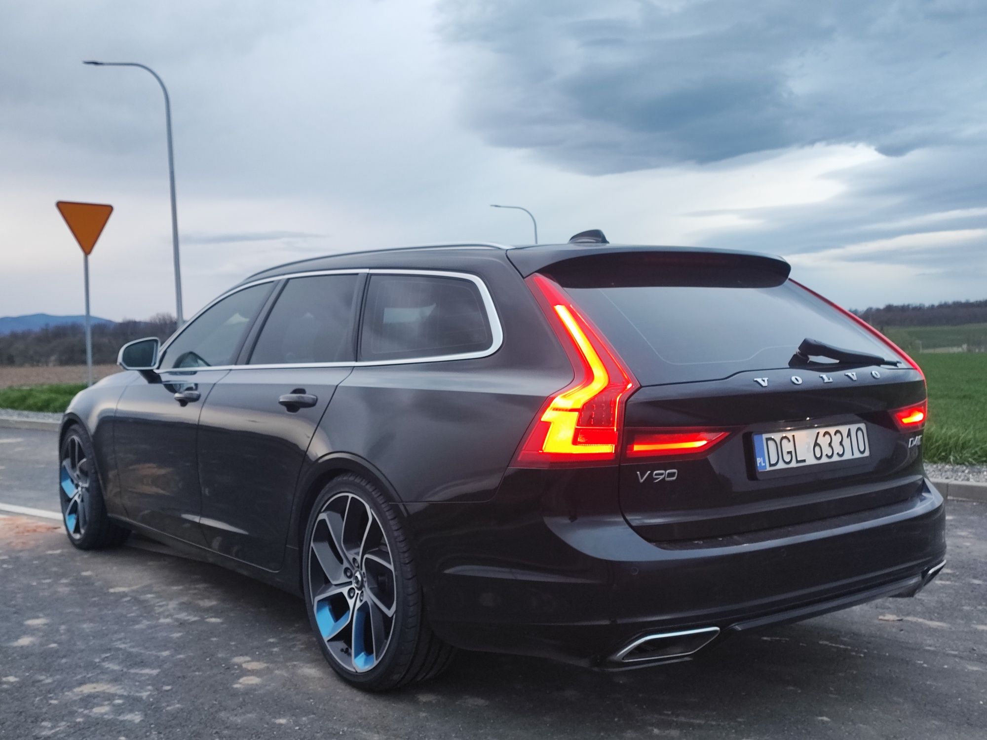 Sprzedam Zamienię Volvo V90 R-Design 4x4 alu 20 full LED