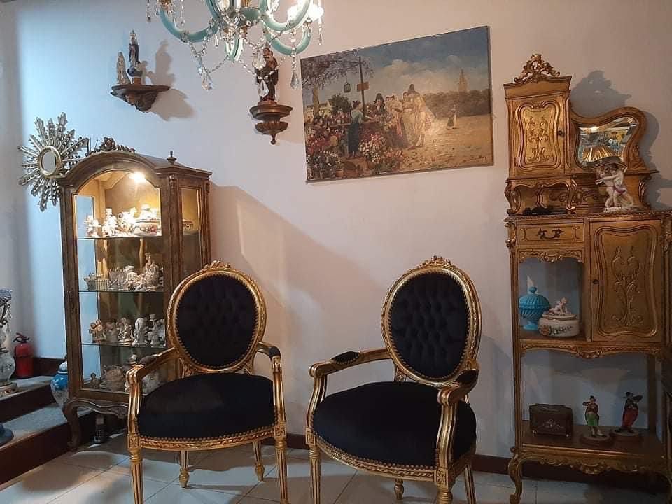 Cadeiroes em talha dourada
