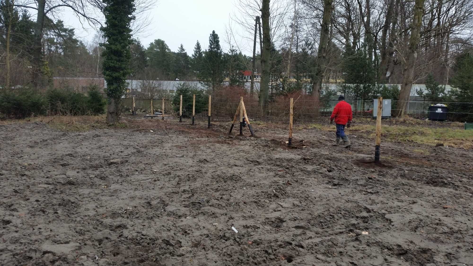 ogrodzenie tymczasowe budowlane,słupki drewniane , kołki ,paliki