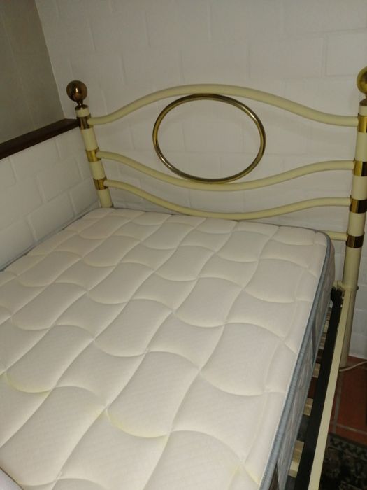 Cama de solteiro colchão novo