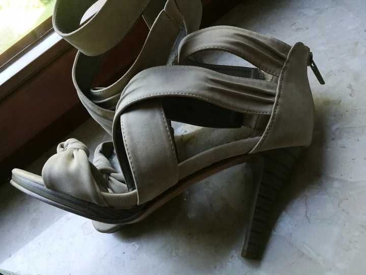 Sandały sandałki beżowe na obcasie Jenny Fairy 39