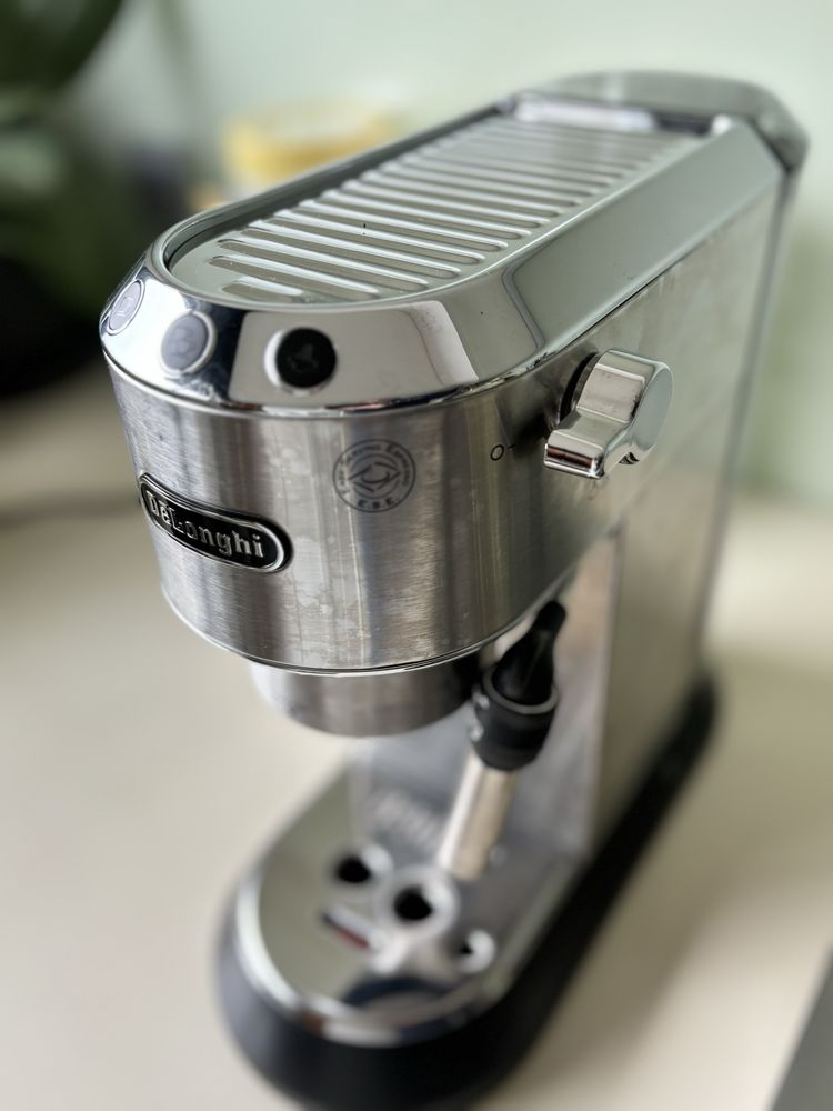 Máquina Café DeLonghi Dedica