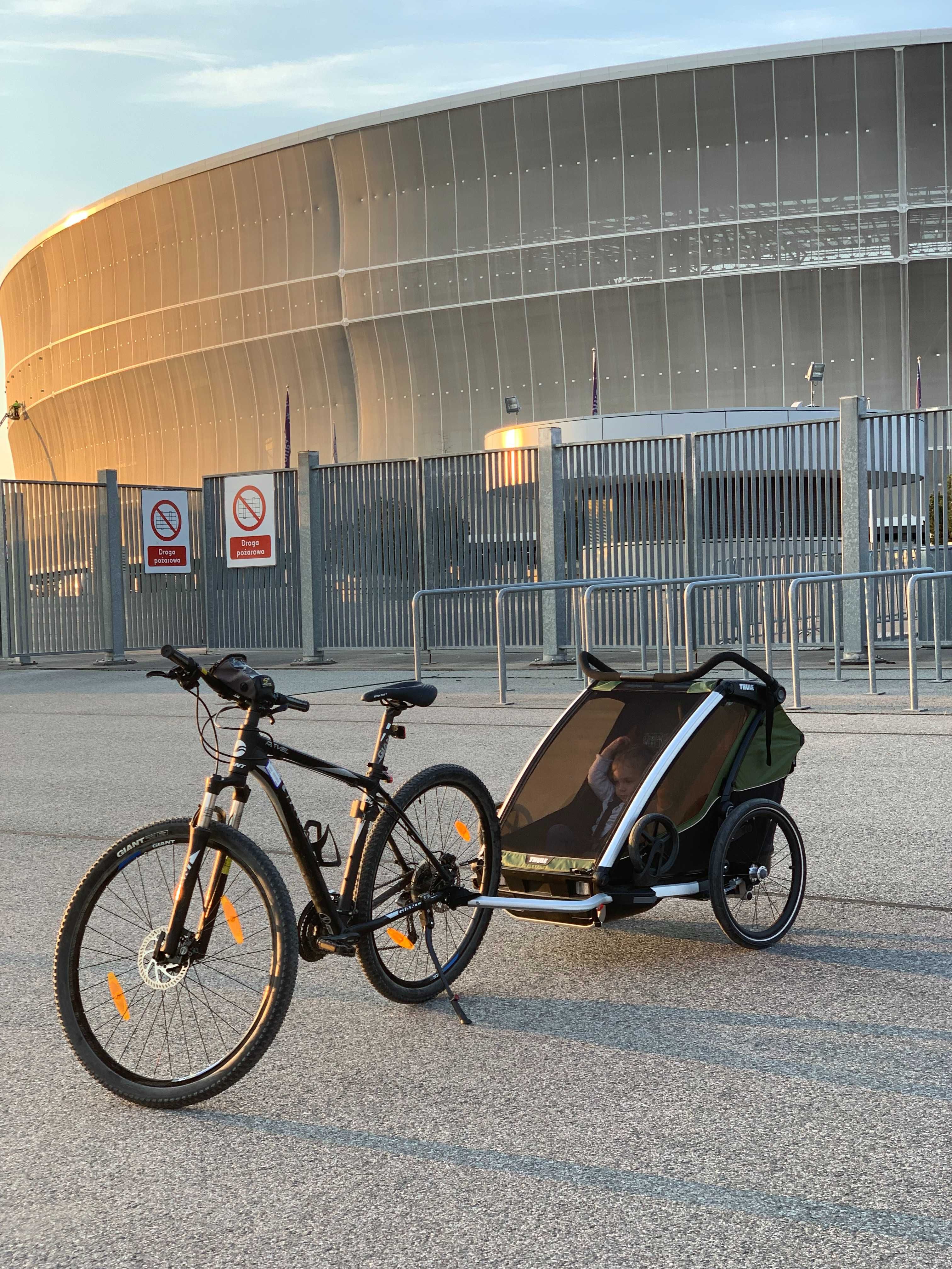 Wynajem przyczepka rowerowa Thule Chariot Cab 2, 2-osobowa, bagażnik