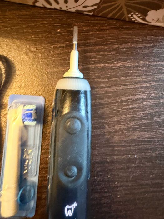 Szczoteczka Oral-B Genius + ładowarka + końcówka