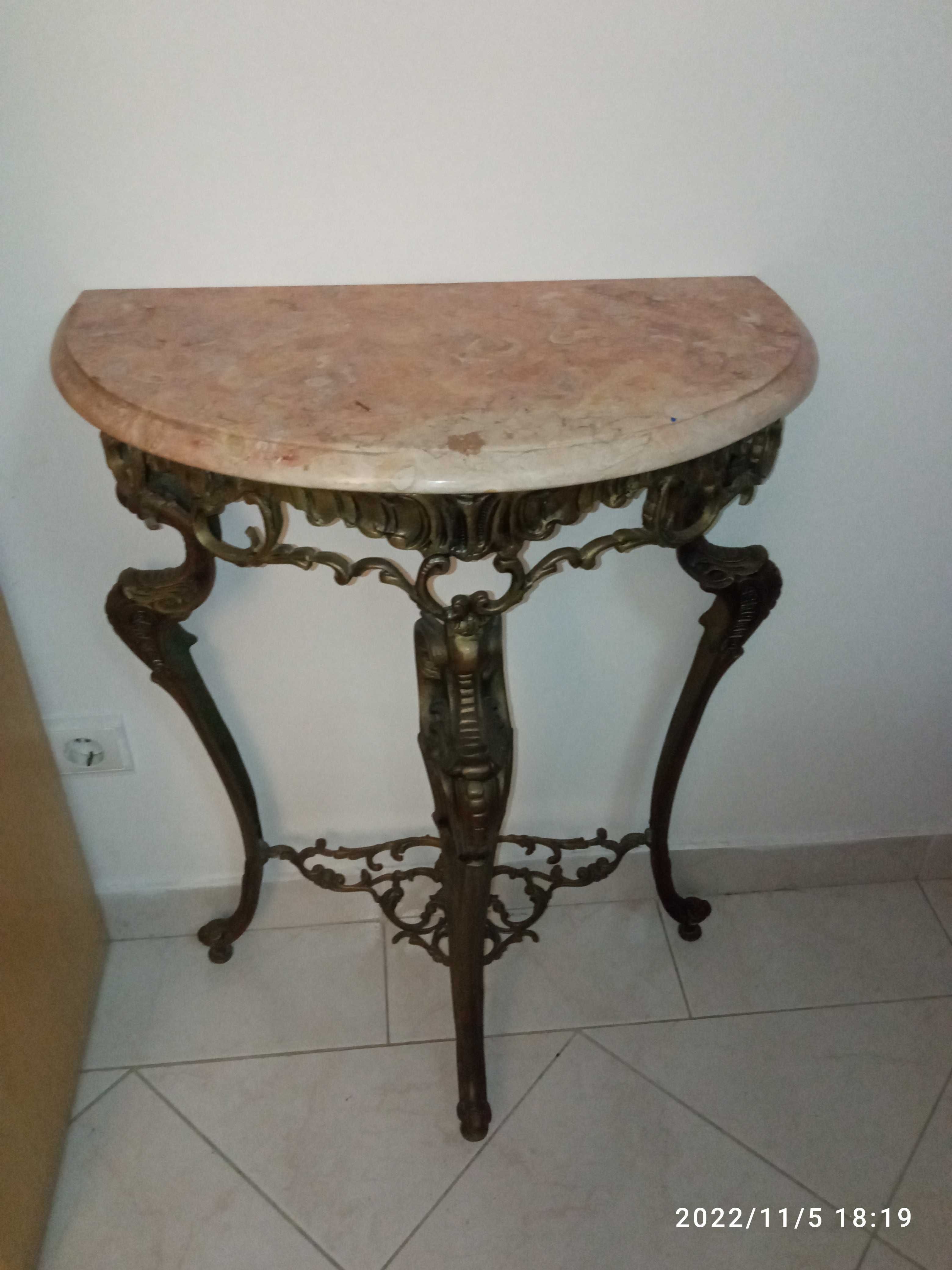 Mesa vintage em ferro e mármore