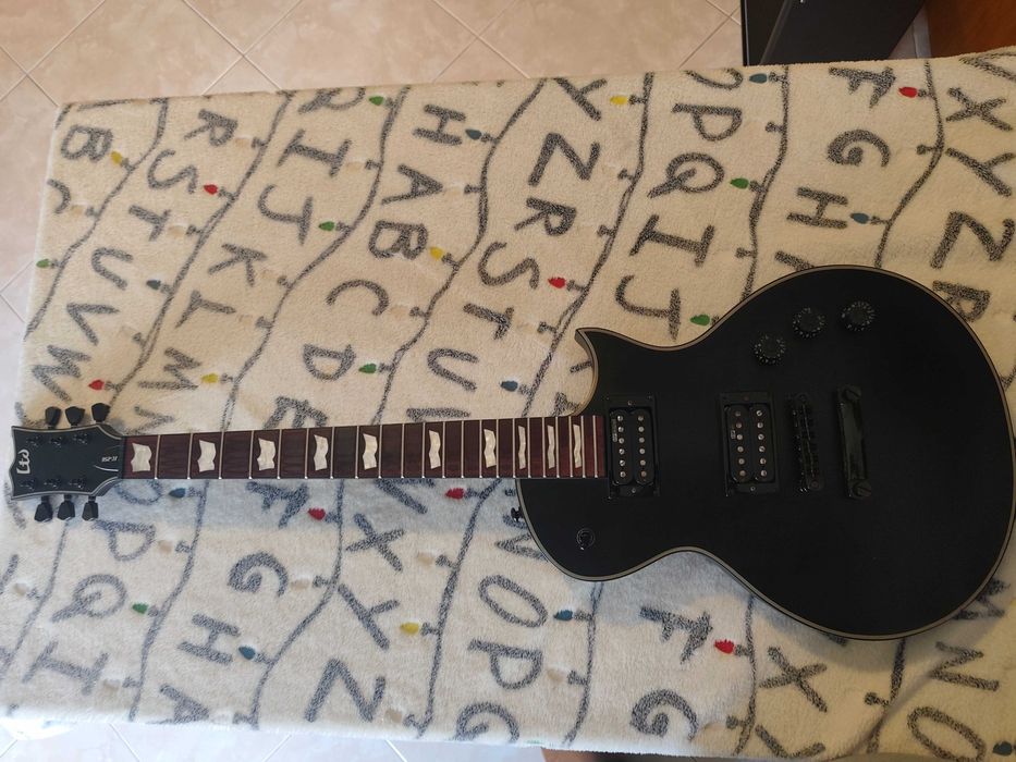 Guitarra ESP LTD EC-256