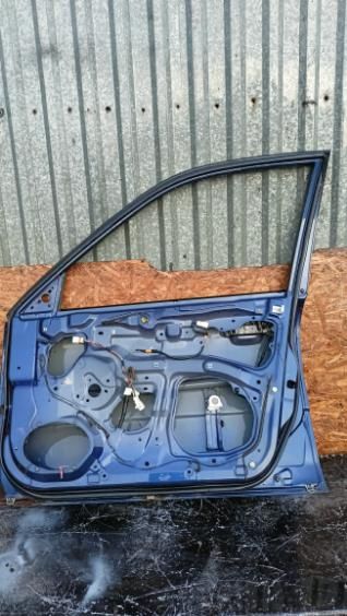 Mazda 323   2002 R drzwi prawy przód