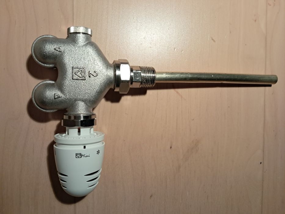 Zawór Herz do grzejnika łazienkowego z termostatem nieużywany