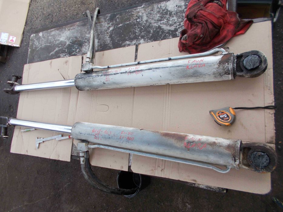 Siłownik hydrauliczny dwustronnego działania 163cm rozłożony