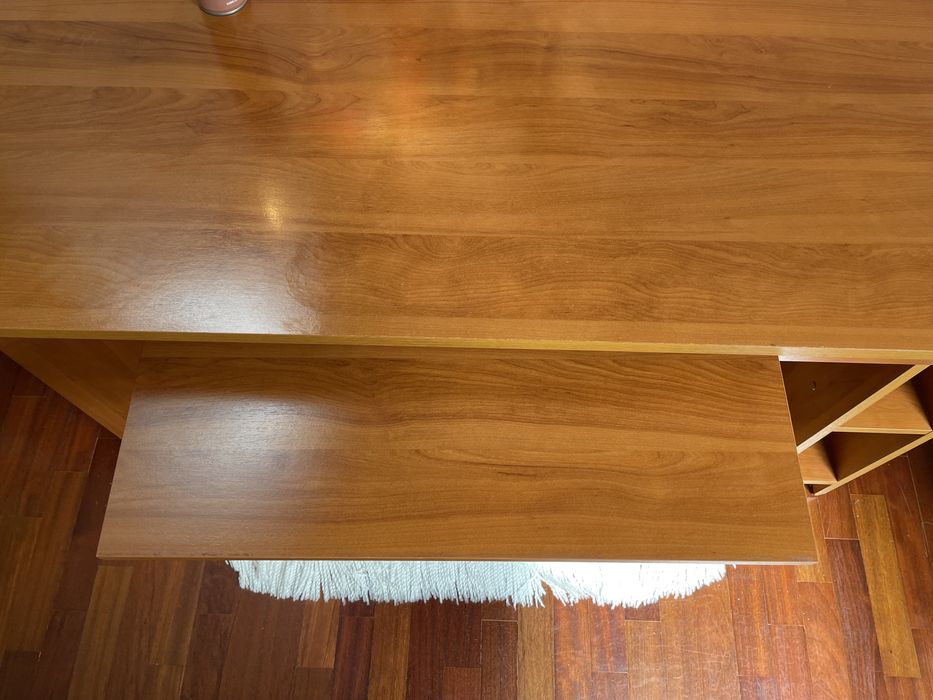 Secretária de madeira