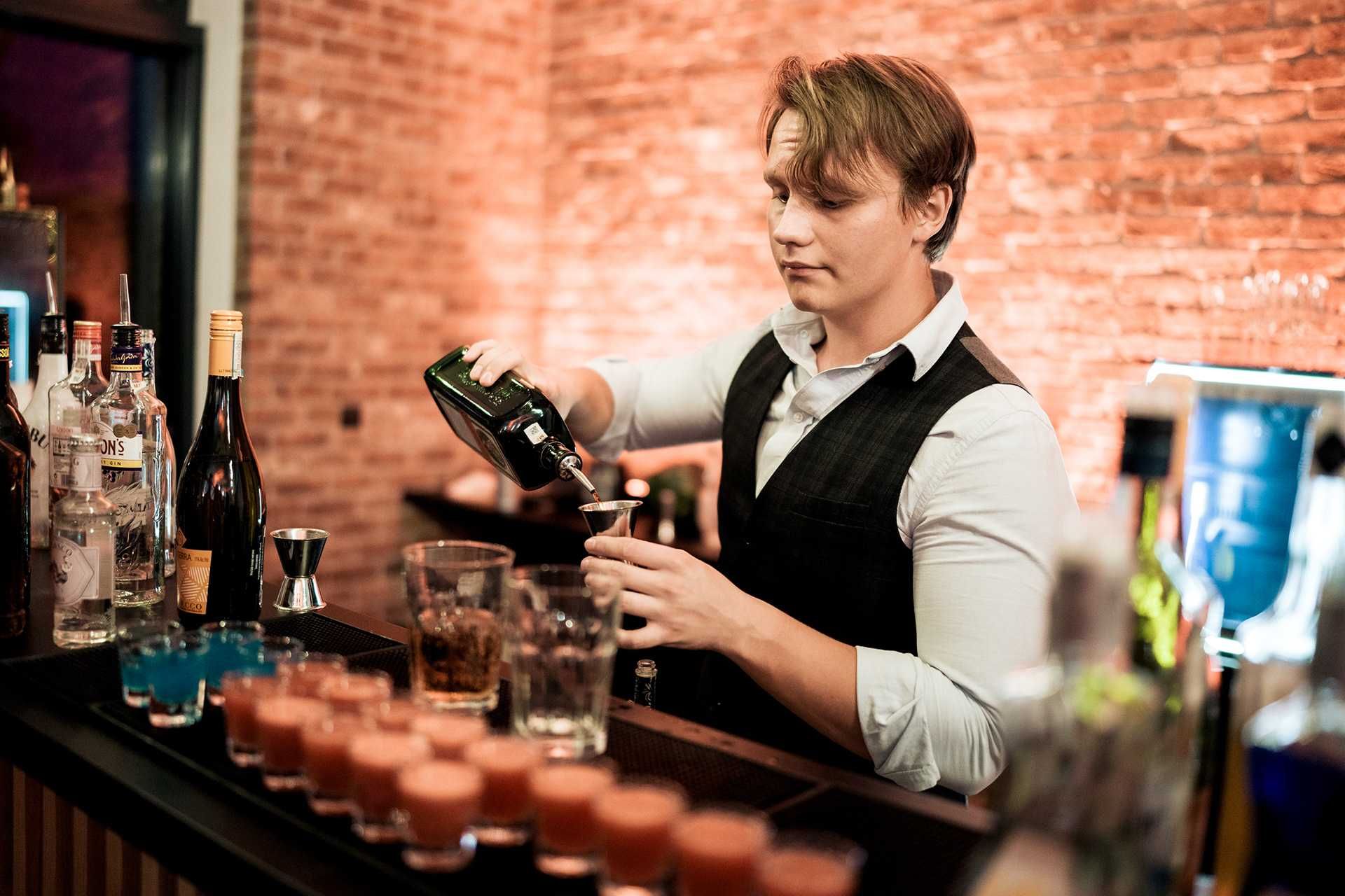 Usługi barmańskie | BARMAN na urodziny i wesele | DRINK BAR na imprezę