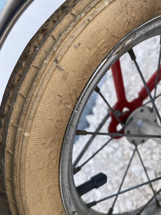 Triciclo antigo de carga Francês criança