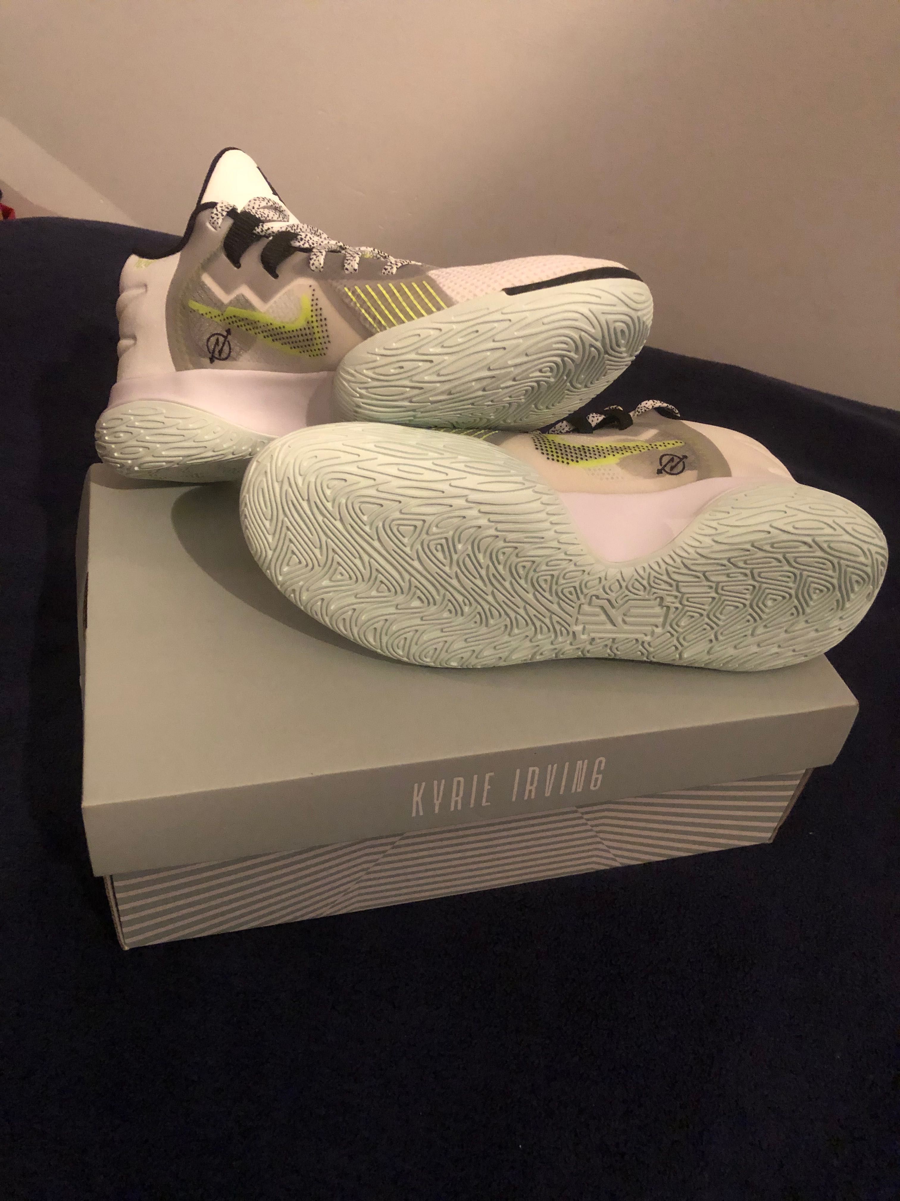 Kyrie Irving Flytrap 5 NOVAS