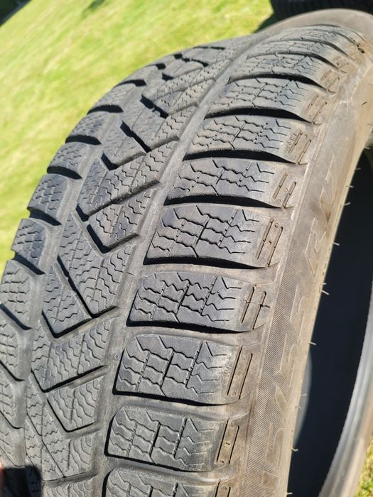 Opony zimowe 2023r Pirelli Sottozero 3  215/55 r17