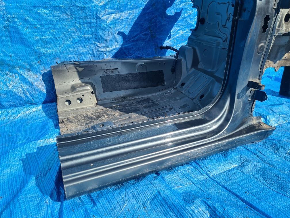 ĆWIARTKA prawa przednia podłużnica próg SKODA OCTAVIA III LF7Y OEM