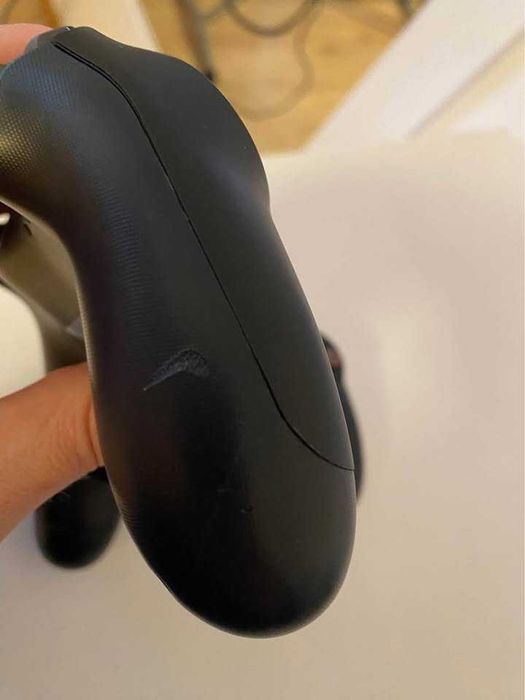 Comandos DualShock 4 Pretos – Usados, mas em Excelente Estado!