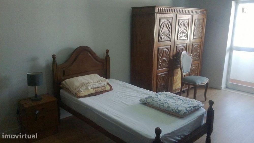 518490 - Quarto com cama de casal, em...