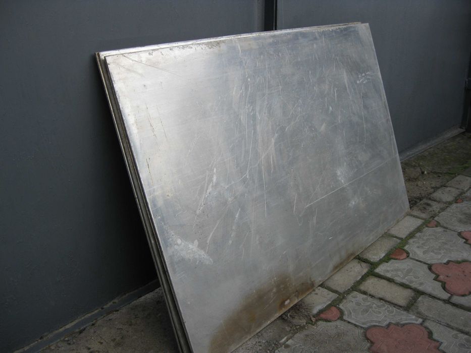 Листы алюминиевые , гладкие , 1150*750*5,5 мм.