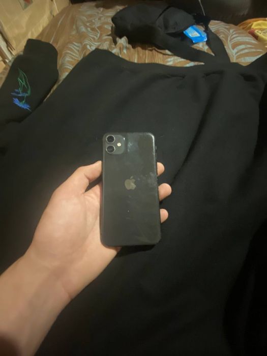 iPhone 11,сірого кольору