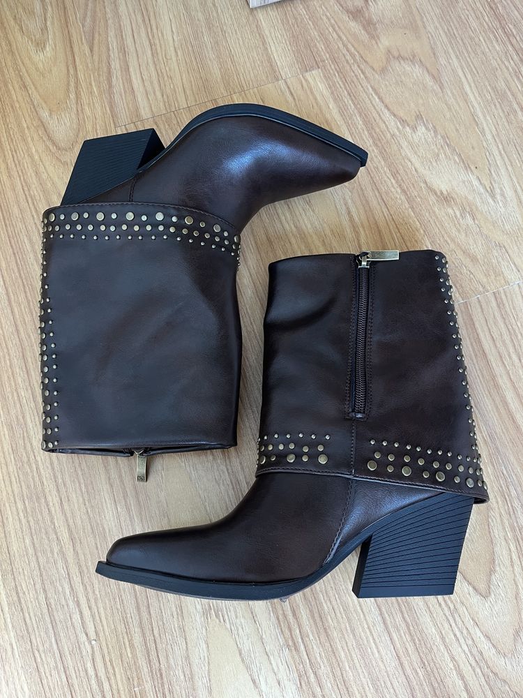 Botas Castanhas com Tachas Seaside