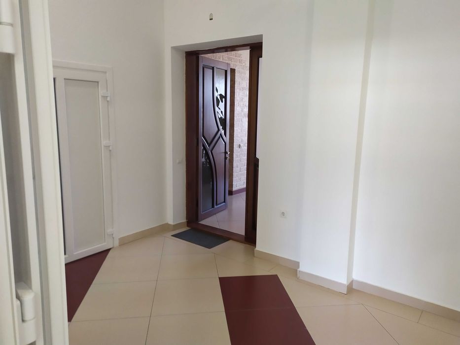 Залишилося одне приміщення 50 м2 Оренда комерція  Головна 246Р