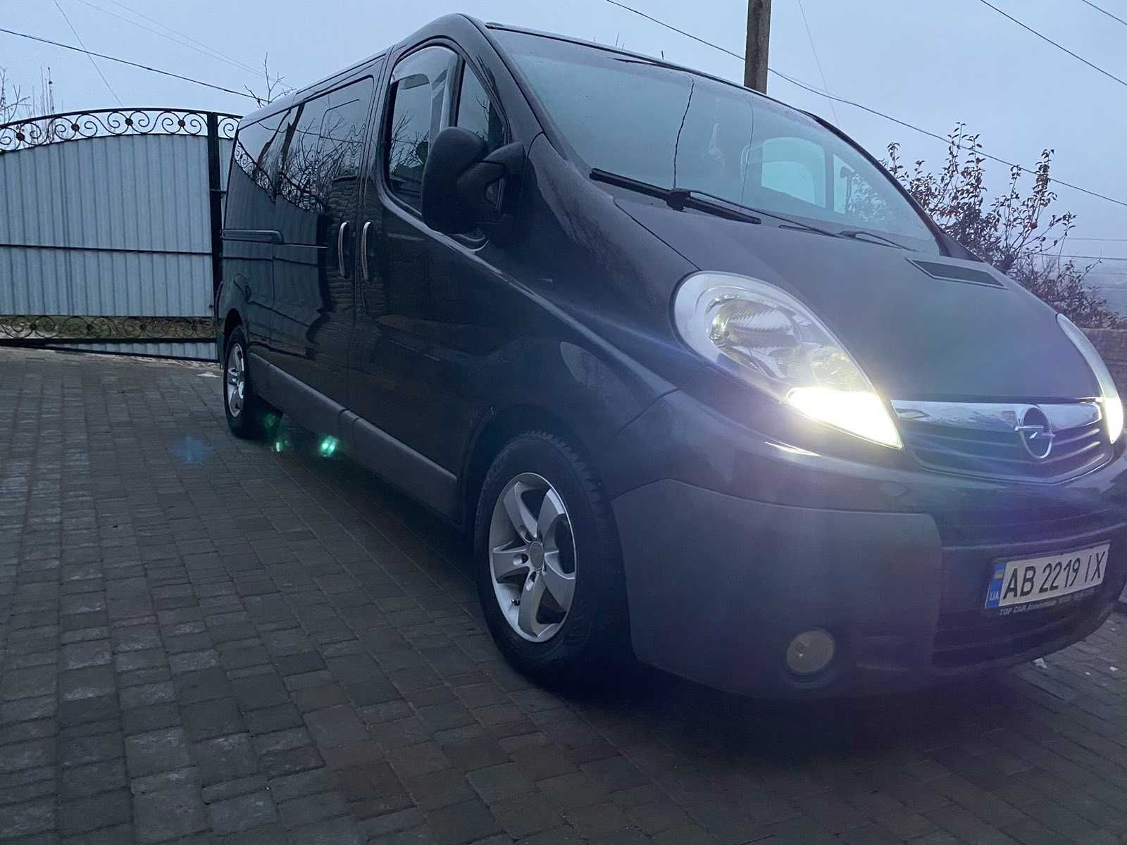 продам opel vivaro довга база