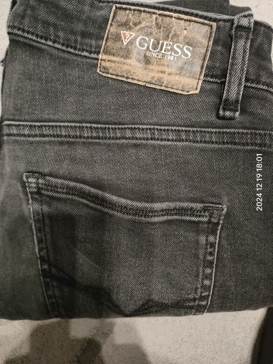Spodnie czarne przecierane Guess rozm.30