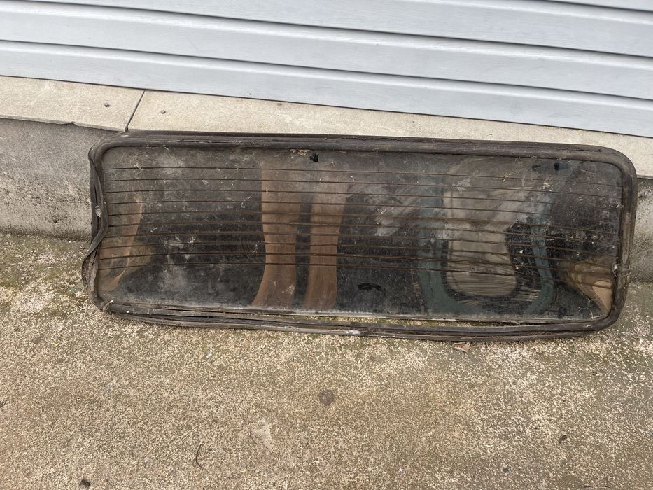 Продам заднее стекло с подогревом от Газ 2410