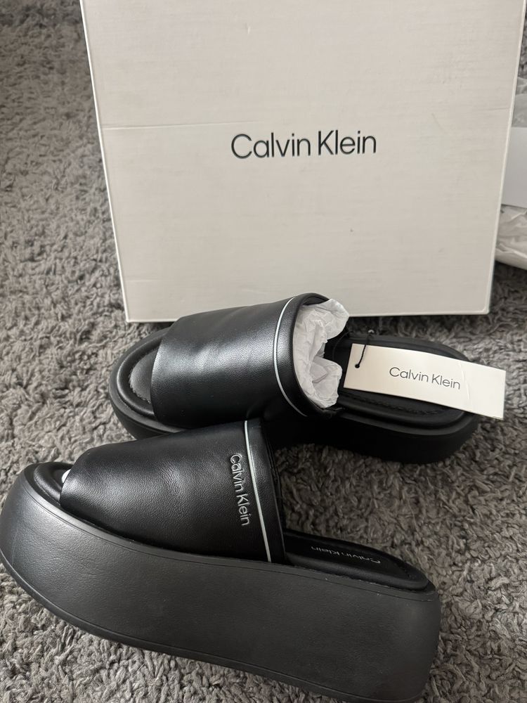 Calvin Klein жіночі шкіряні слайдери