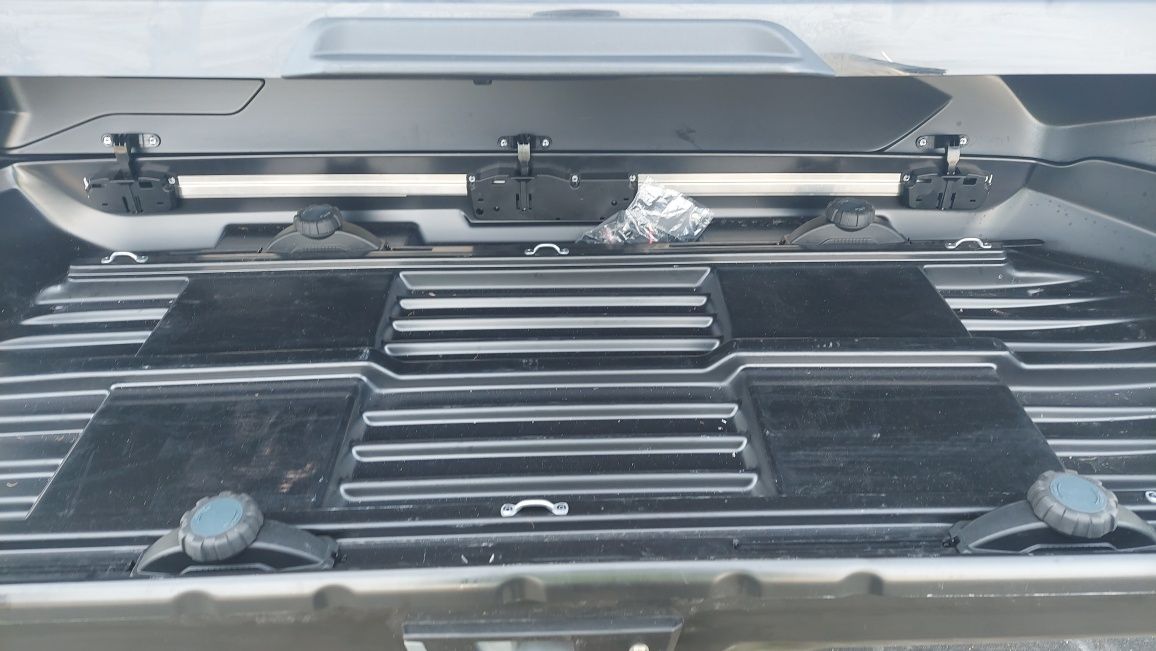 Box Thule OE Box 22 Toyota  Box pasuje do wszystkich marek