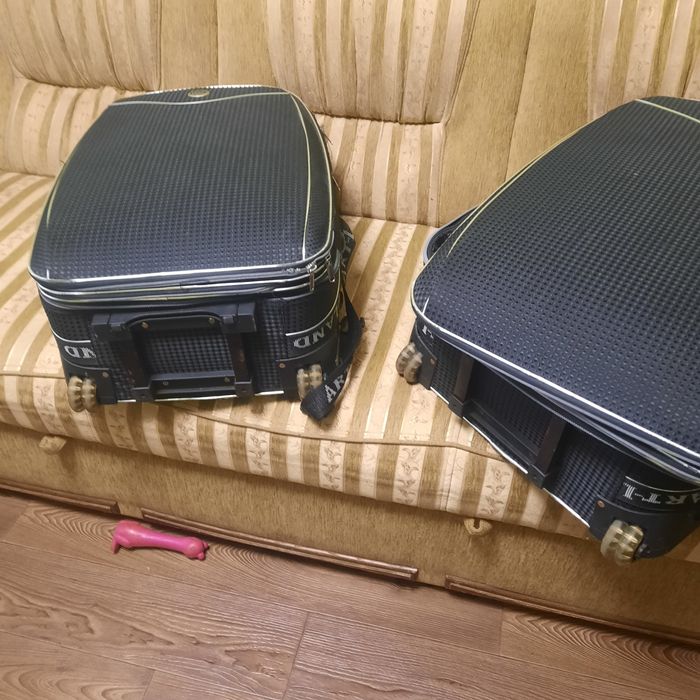 Продам валізи на колесах