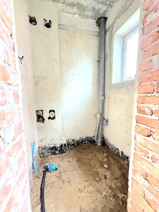 Продається 5-ти кімнатний будинок у місті Городок 30км від Львова