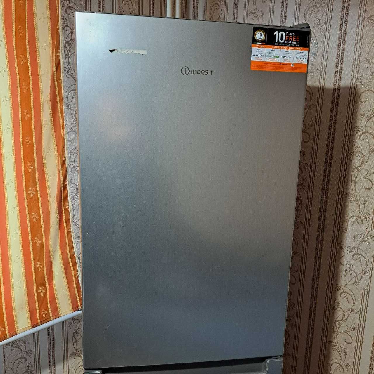Sprzedam lodówkę Indesit