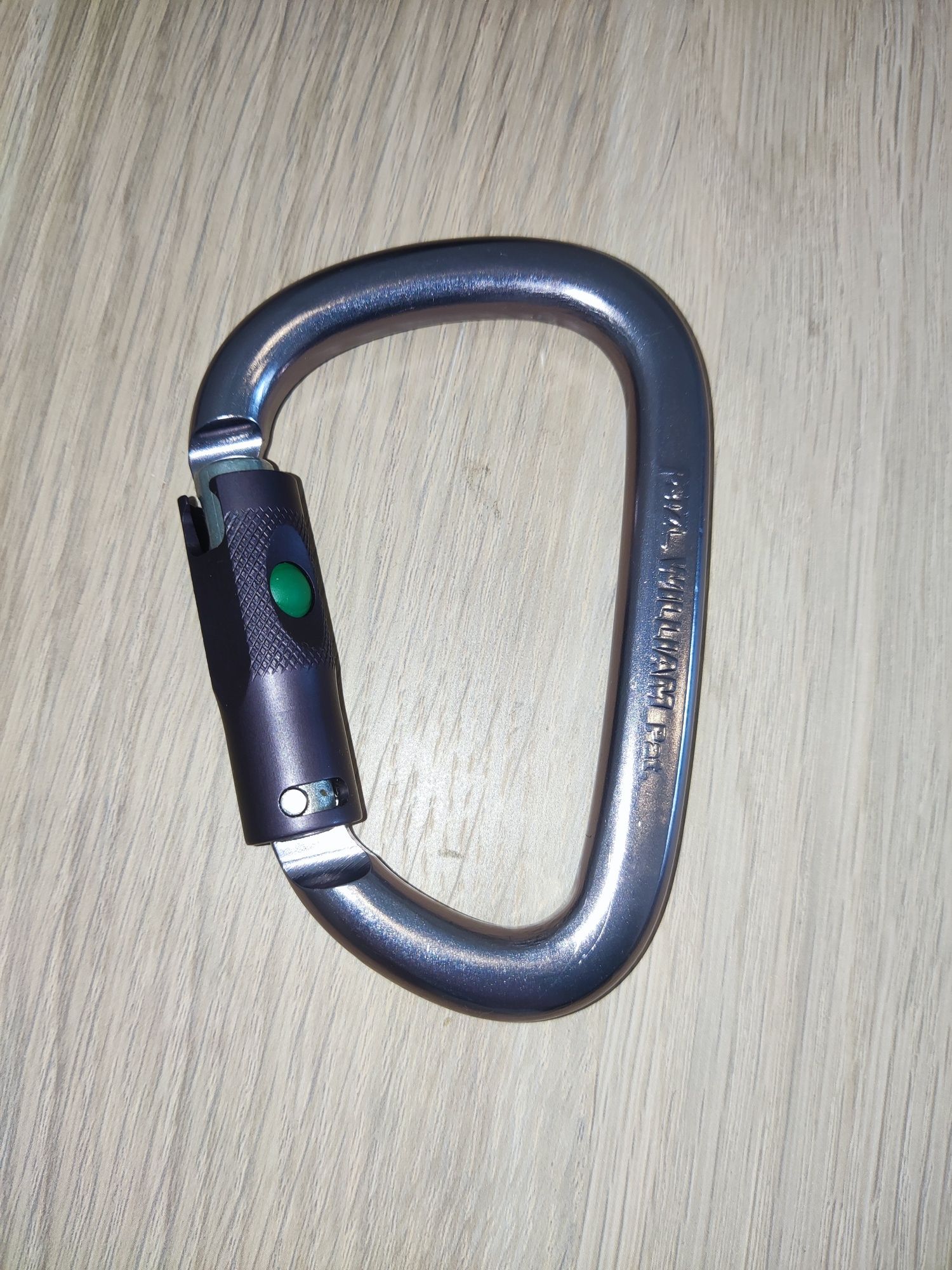 Mosquetões Petzl/ Kong