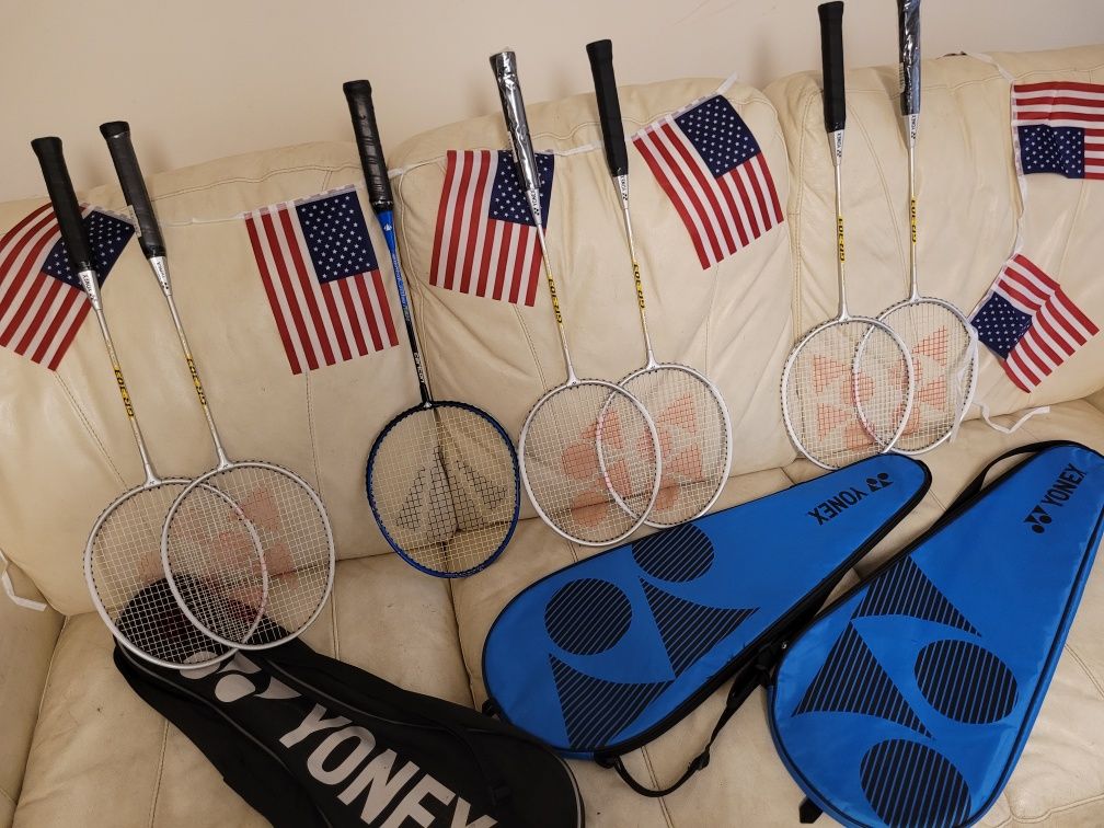 Ракетки тенісу і бадмінтону зі США.  Оновлено ракетками Wilson ultra