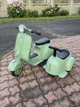 Skuter VESPA Elektryczny dla dzieci trójkołowy oliwkowy