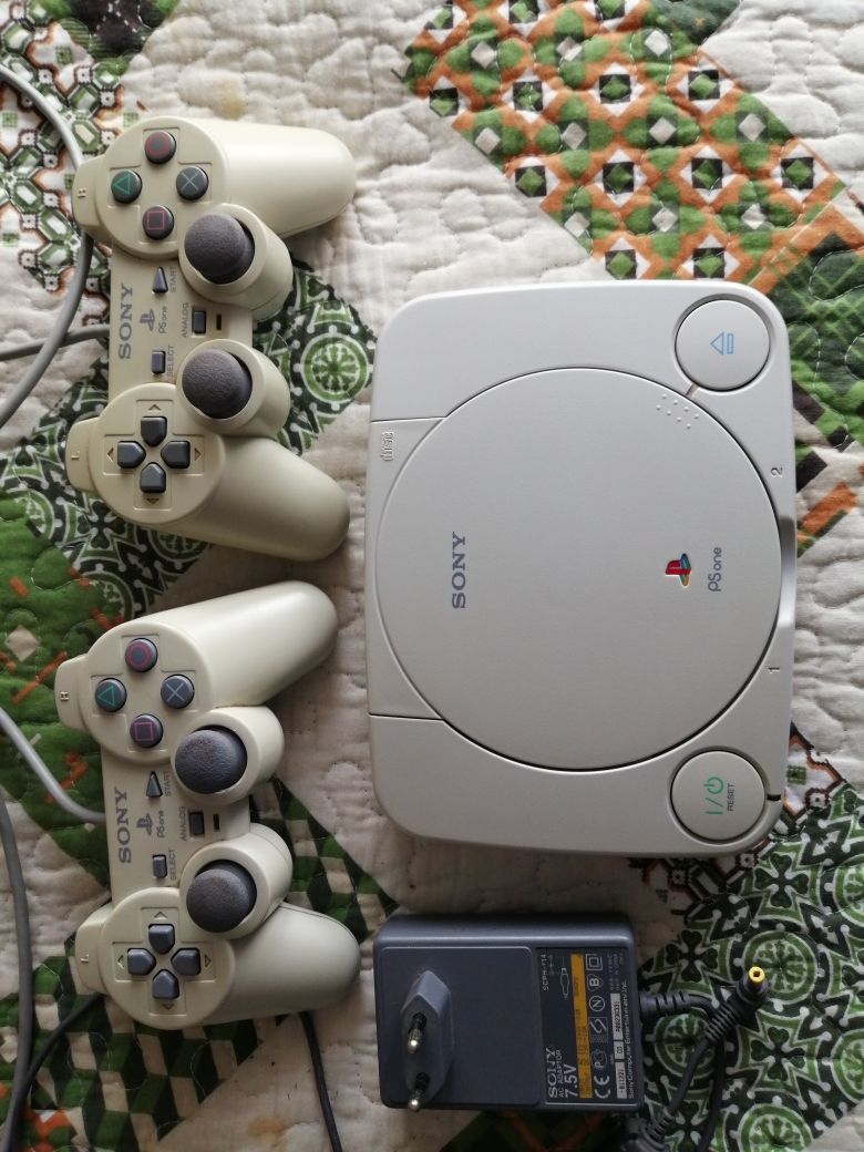 Playstation 1 com 2 comandos