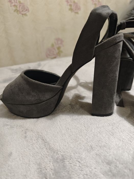 Замшеві босоніжки