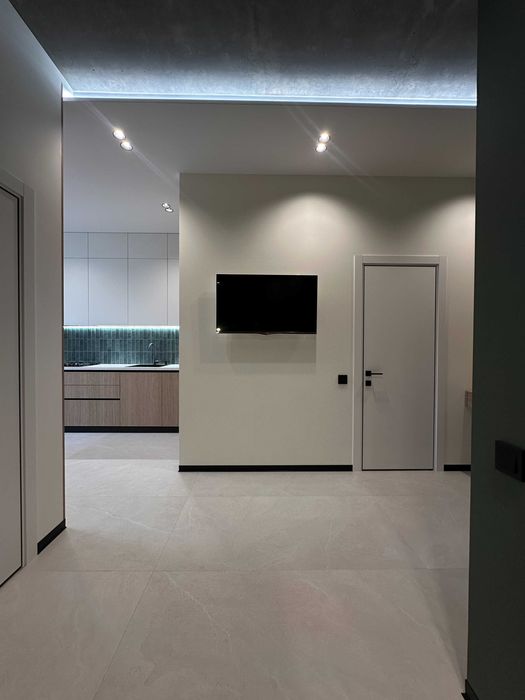 Продам квартиру з дизайнерським ремонтом.