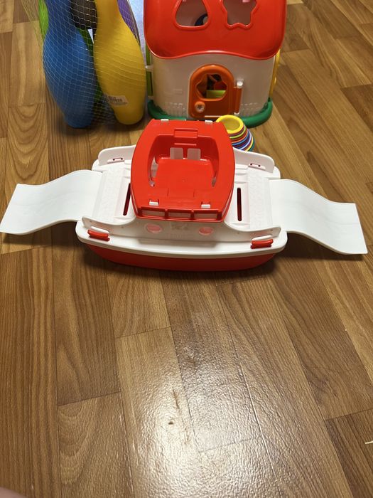 Лот іграшок, хатинка, боулінг, спуск доя машин