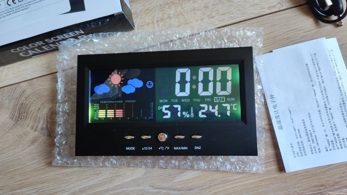 Nowy cyfrowy zegar z temperaturą